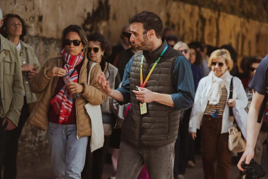 Seville: Tiny-Group Jewish Quarter Discovery Walking Tour - Starting Between the Cathedral and the Alcázar
