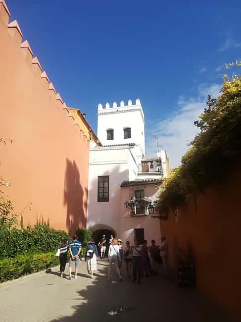 Seville: Tiny-Group Jewish Quarter Discovery Walking Tour - Calle Vida and Santa Cruz’s Narrow Passages