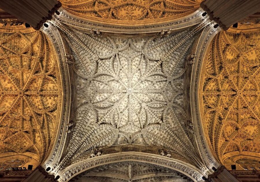 Seville: Tour Alcázar, Cathedral & Giralda Priority Access - Who should book this tour?