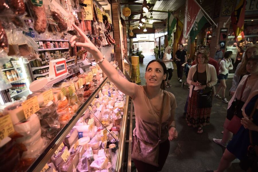 Seville: Triana Market Tour with Tastings - Local wine and beer with the tastings