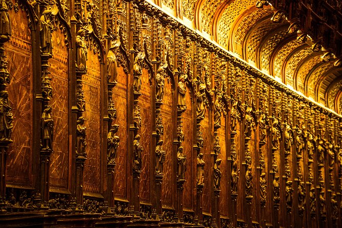 Skip the Line Seville Alcázar, Cathedral & Giralda Guided Tour - Seeing the Palacio Mudéjar and royal rooms