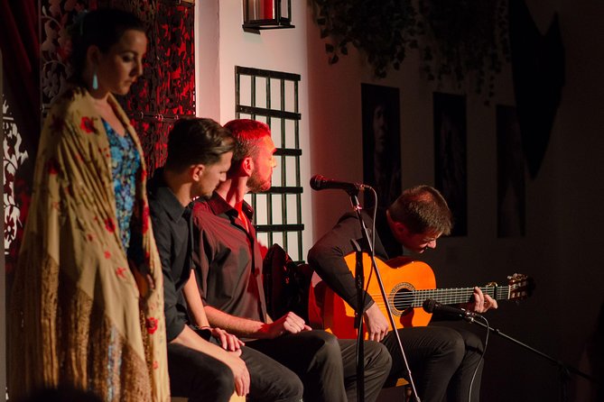 Skip the line: Tablao Flamenco Andalusí Ticket - The one-hour performance, step by step