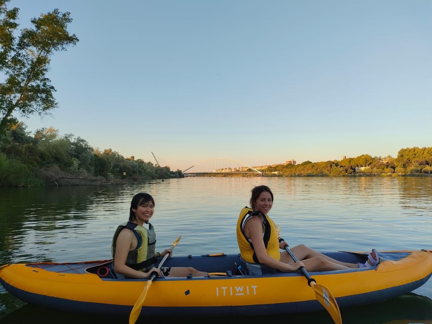 Sunset Kayak: Historic Seville, Triana and La Cartuja - The Giralda from the river