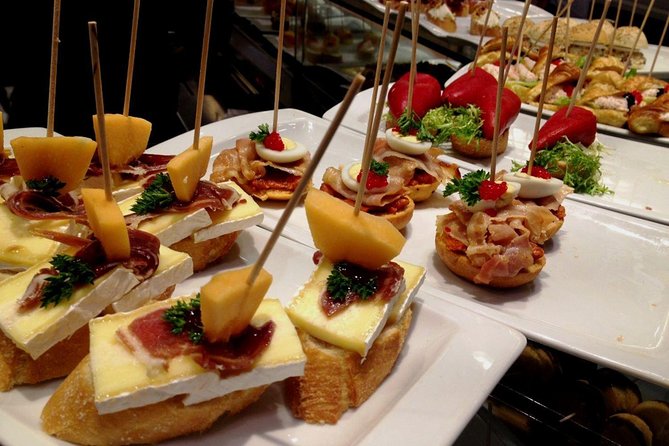 Tapas and Wine Tasting Tour in Seville Small Groups and Jewish Quarter - The guide can make or break the evening