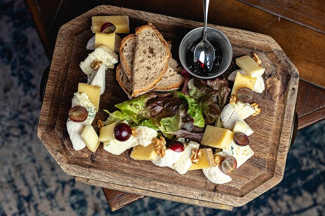 The Ultimate Seville Wine Tour with Food - The cathedral area and Calle Mateos Gago