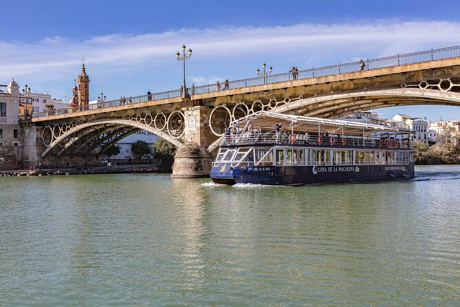 Tour in Seville Tourist Bus, Panoramic Cruise and Walking Tour - Walking through Parque María Luisa and Plaza de España
