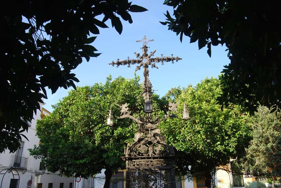 Tour Sevilla de las 3 Culturas - The riverfront finish at Torre del Oro