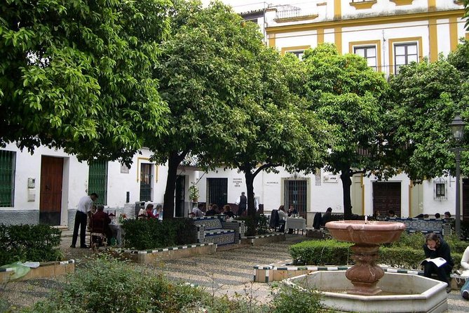 Tour Seville Complete and Jewish Quarter Santa Cruz - Plaza del Cabildo and the craft market