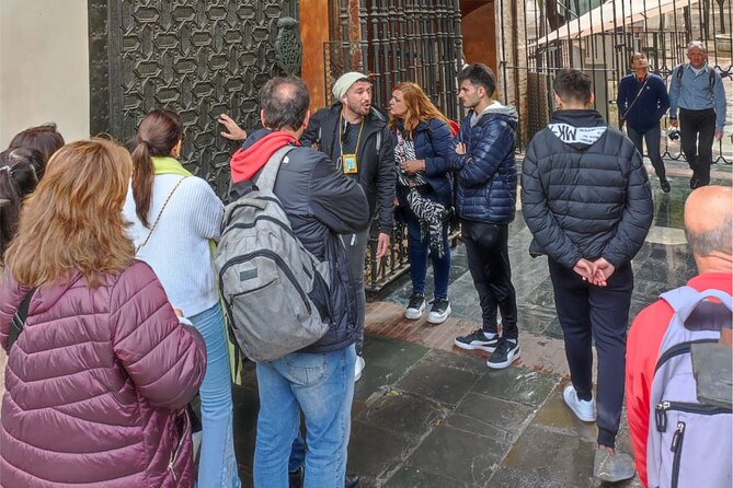 Tour Seville Complete and Jewish Quarter Santa Cruz - The cathedral and Giralda from the outside
