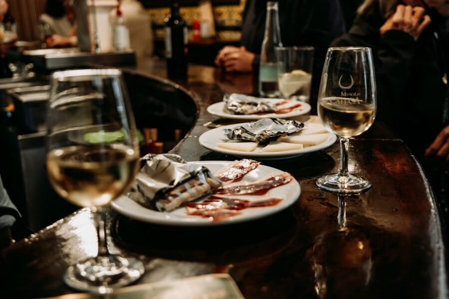 Triana: Authentic Flamenco & Tapas Tour - A one-hour flamenco performance close to the stage