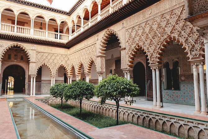 VIP Guided Seville Alcazar Pre-Opening, Cathedral & Old Town - Why the 8:30 start matters at the Alcazar