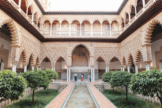 VIP Guided Seville Alcazar Pre-Opening, Cathedral & Old Town - The cathedral’s vast Gothic interior