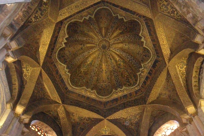 Visit Cathedral Mosque with official guide. Small groups - Key points to know before booking