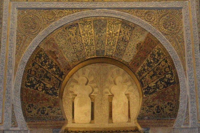 Visit Cathedral Mosque with official guide. Small groups - Who will get the most from this tour?