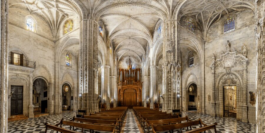 Visit to the Church of San Miguel - The tabernacle, a smaller church inside San Miguel