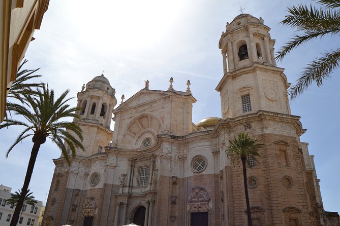 Walking Tour through Cádiz: Stories from the hand of a local guide - La Caleta and Cádiz by the Water