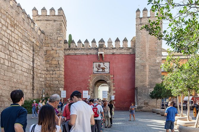 Walking tour through the monumental and historical area of Seville - Murillo Gardens and a calmer stretch of the walk