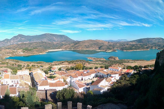 White Villages and Ronda Guided Day Tour from Seville - Grazalema, mountain air, and the lunch decision