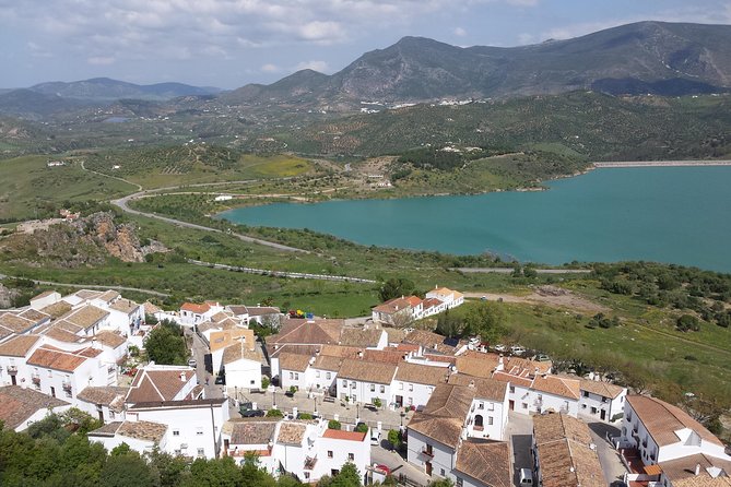 White Villages and Ronda Guided Day Tour from Seville - The guide makes or breaks the experience