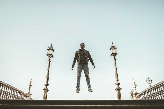 Your Photo Story in Seville - Timing, meeting point, and the one booking warning